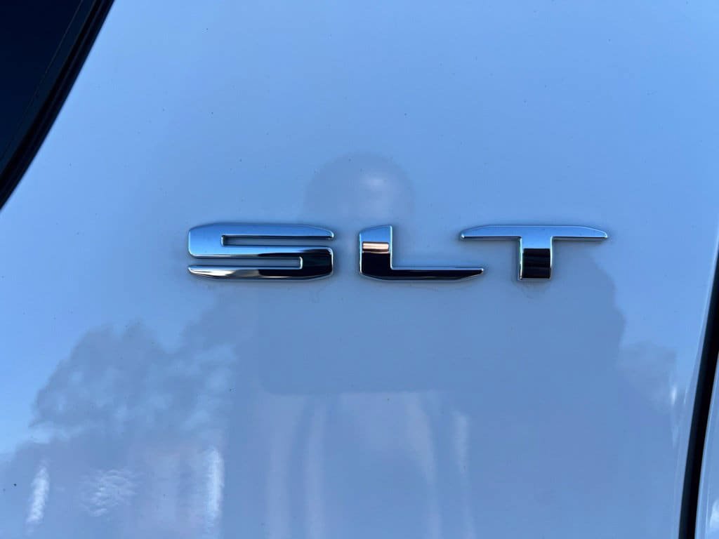 Used 2023 GMC Acadia SLT AWD/4WD image 14