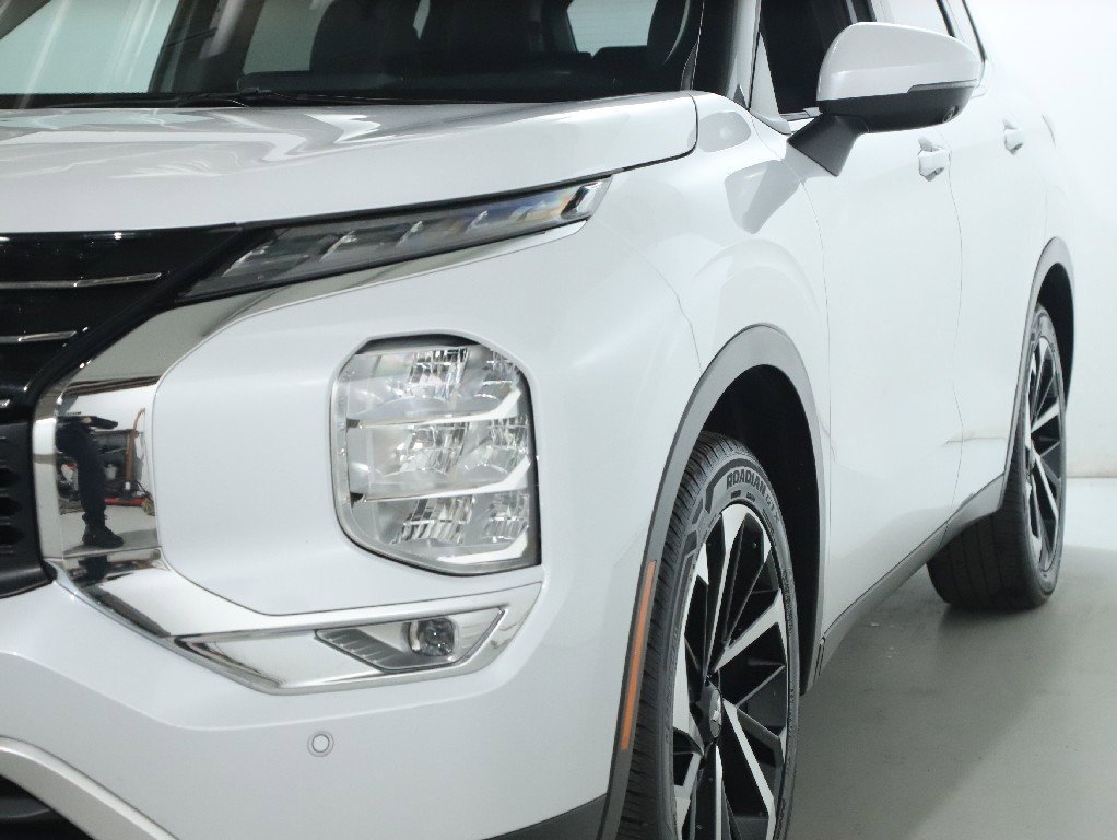 Used 2024 Mitsubishi Outlander SE image 5