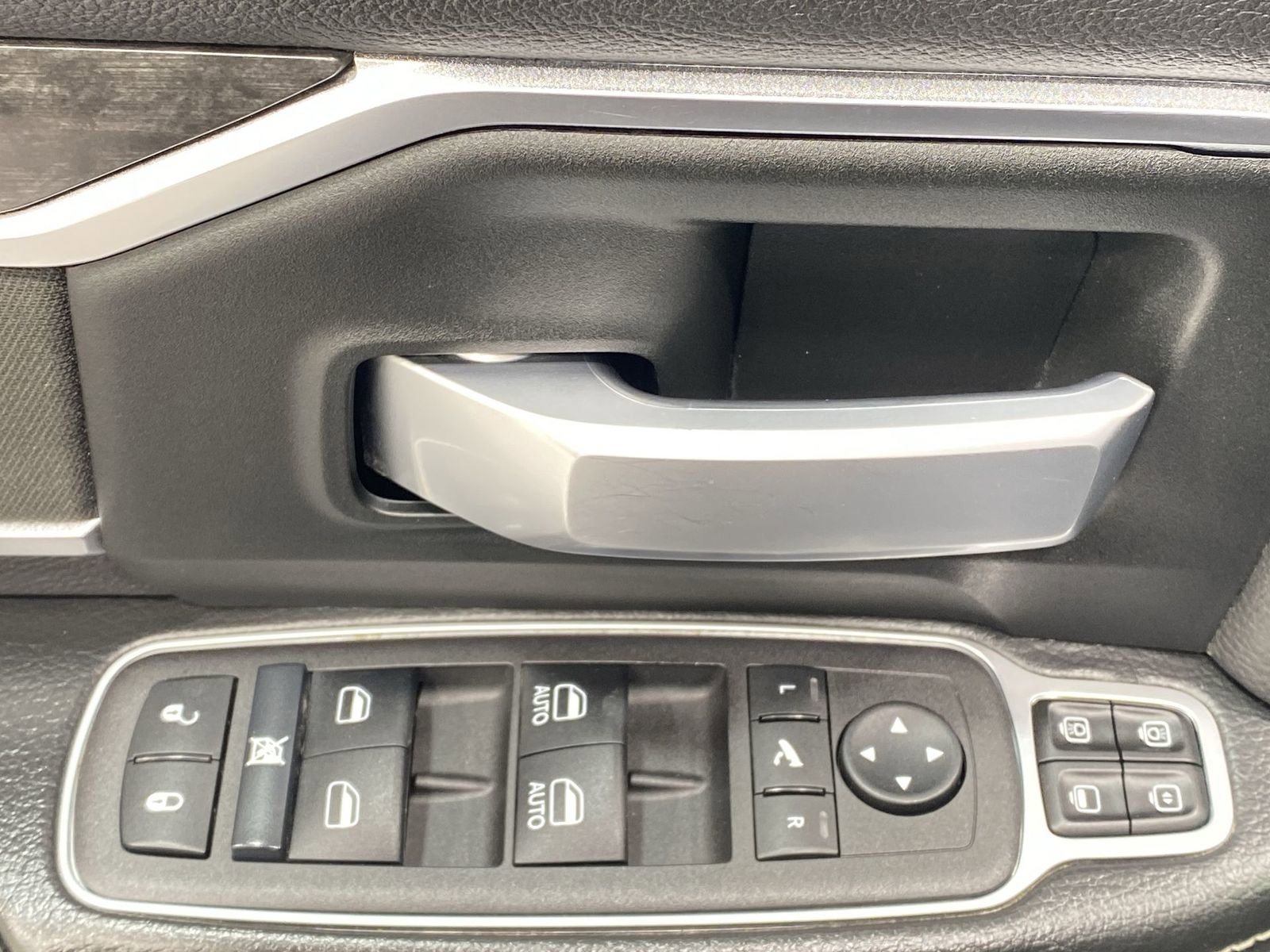 Used 2024 RAM 3500 Big Horn image 13