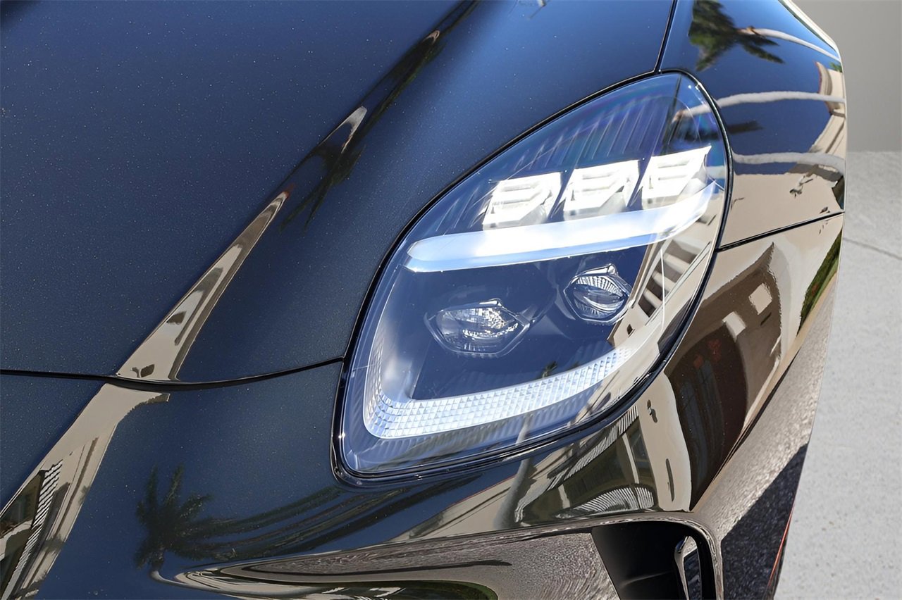 Used 2025 Aston Martin V8 Vantage Coupe image 9