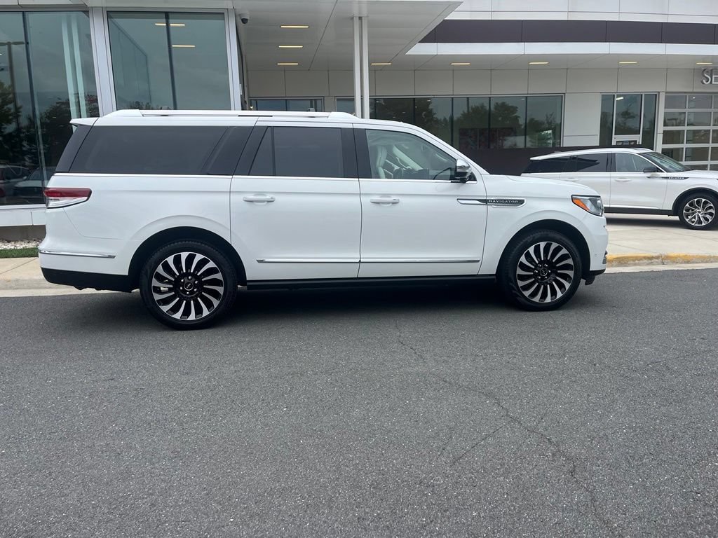 Used 2022 Lincoln Navigator L Black Label AWD/4WD image 10
