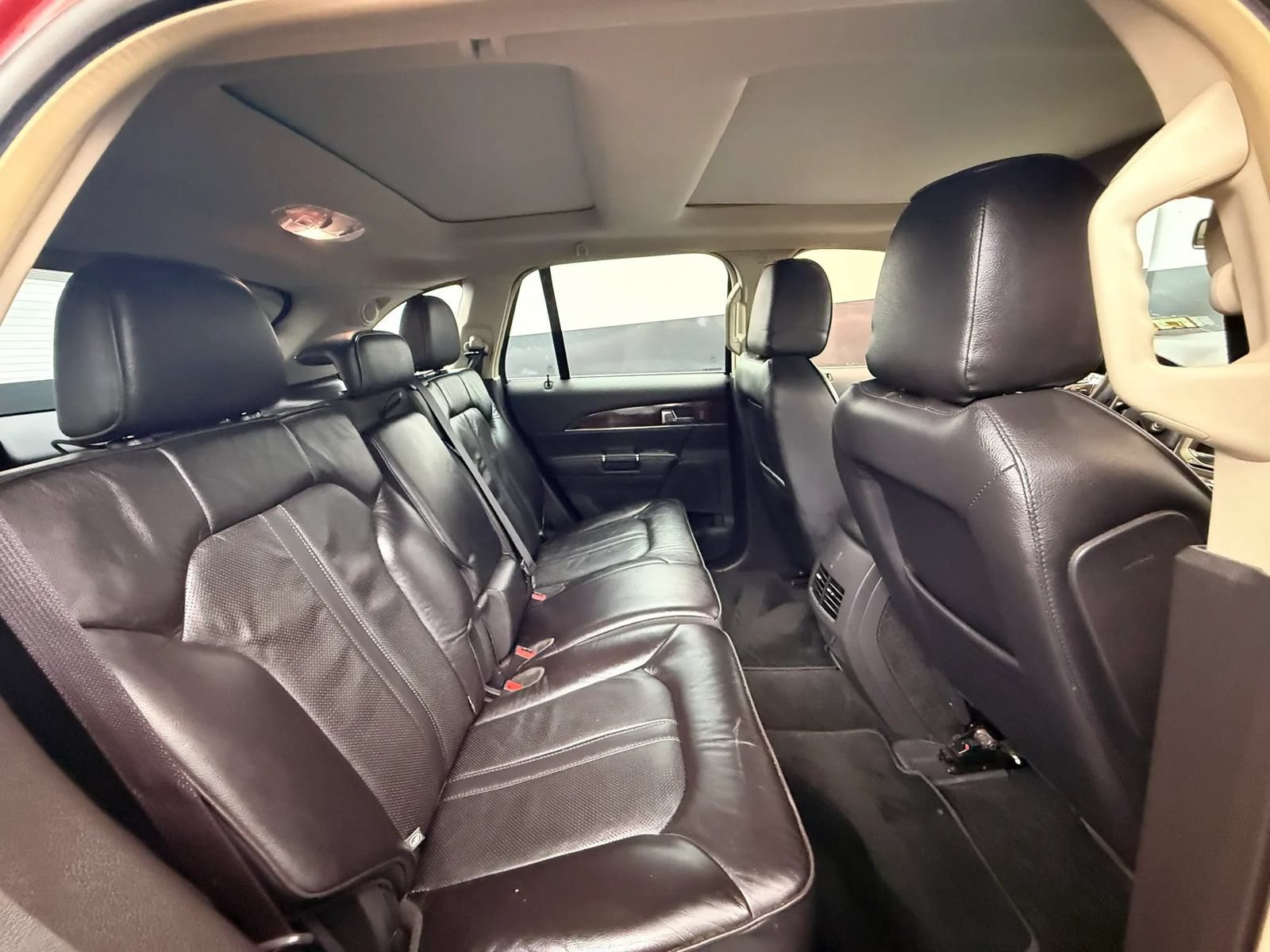 Used 2014 Lincoln MKX AWD w/ Equipment Group 102A image 27