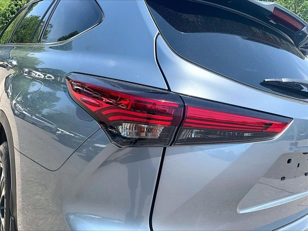 Certified 2021 Toyota Highlander XLE AWD/4WD image 35