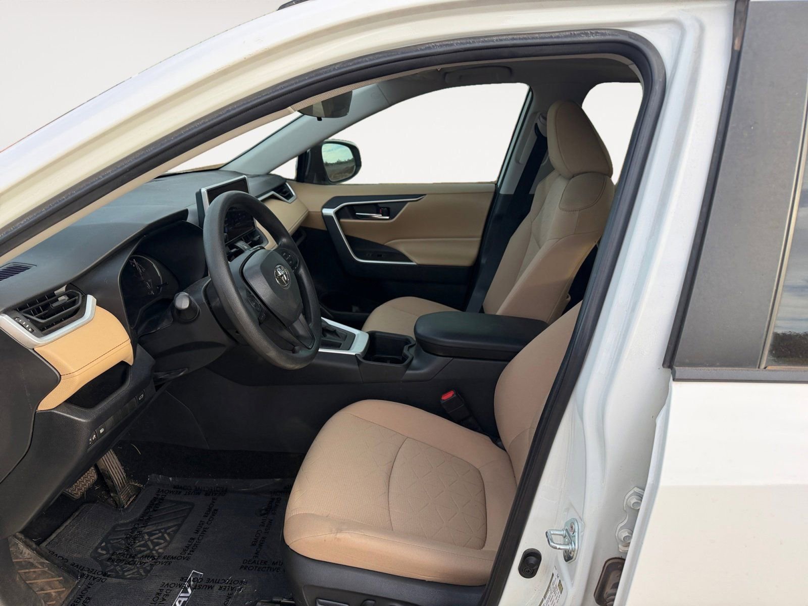 Used 2023 Toyota RAV4 XLE image 9