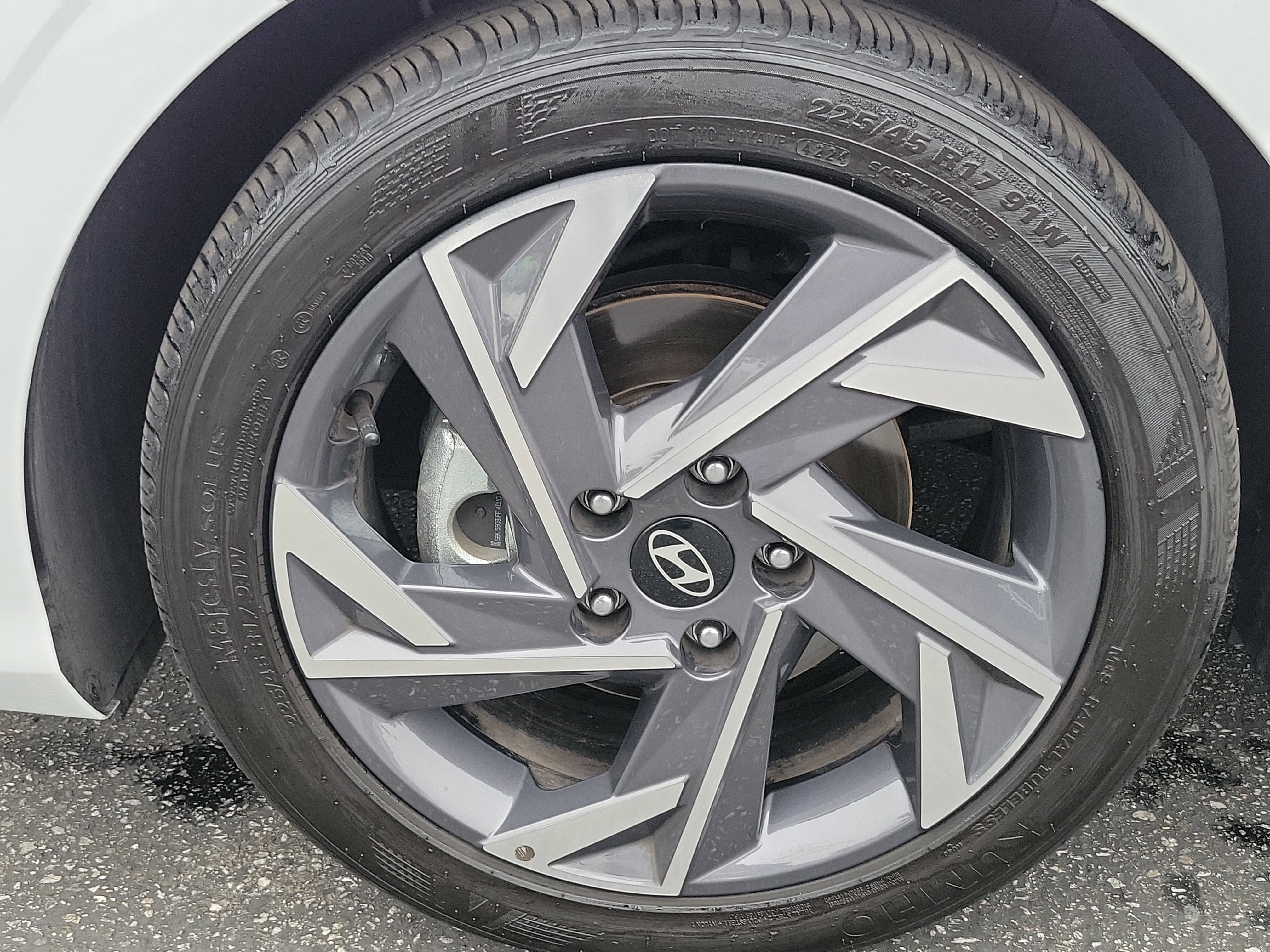 Certified 2025 Hyundai Elantra Sport w/ Cargo Package image 25