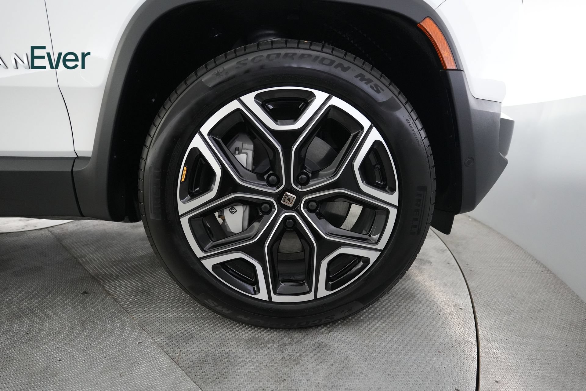 Used 2025 Rivian R1S Adventure AWD/4WD image 20