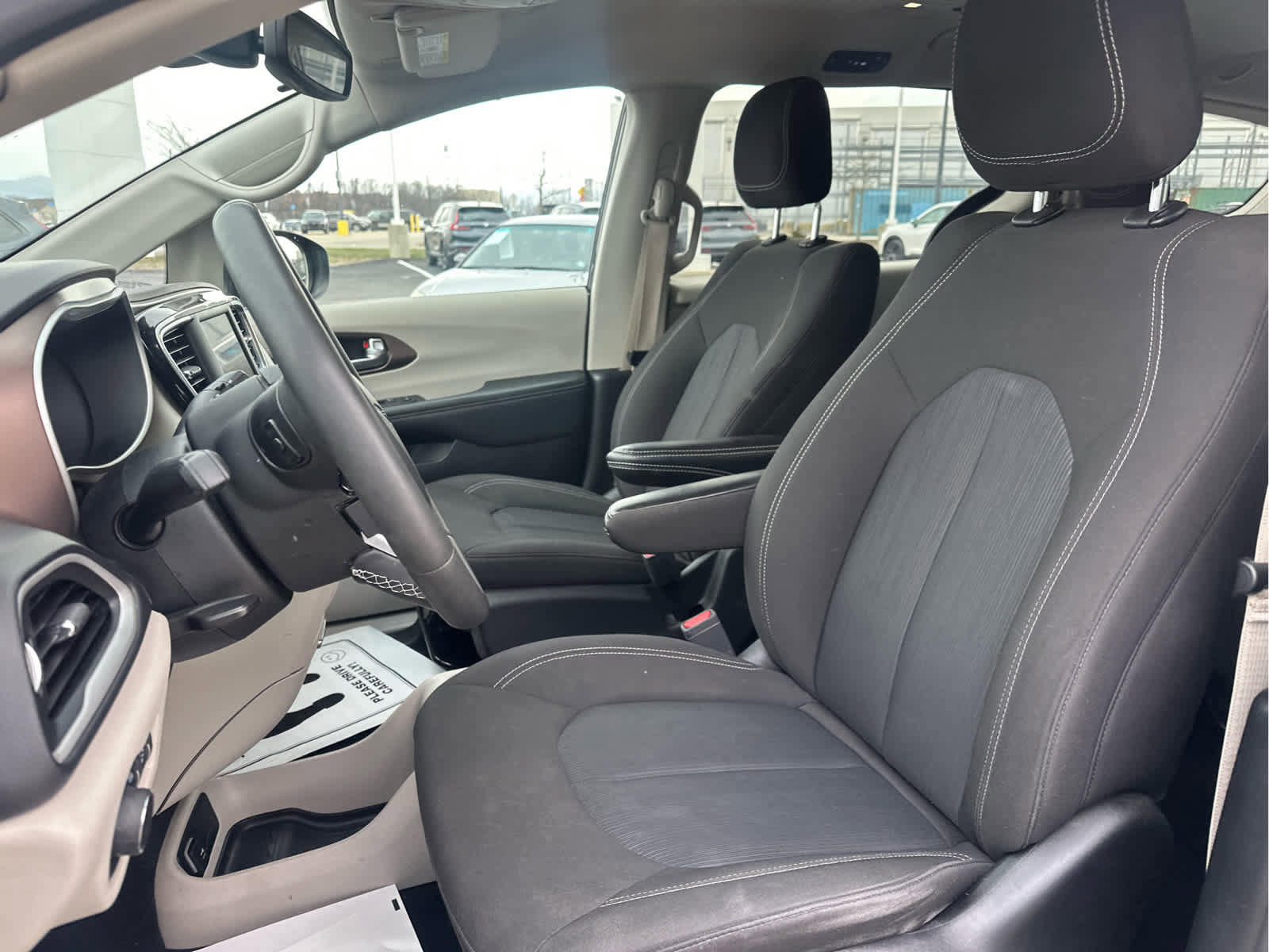 Used 2023 Chrysler Voyager LX image 16