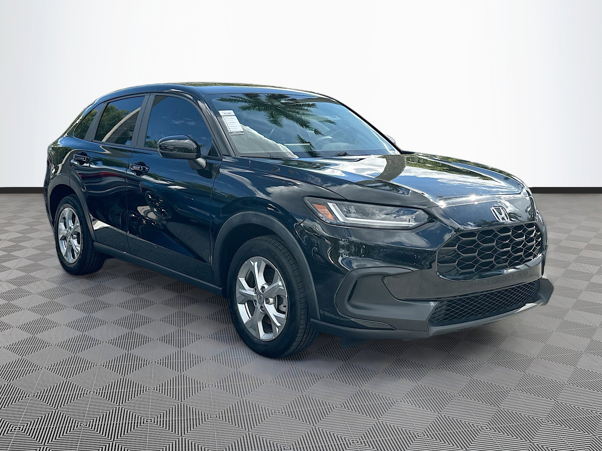 Used 2023 Honda HR-V LX image 1