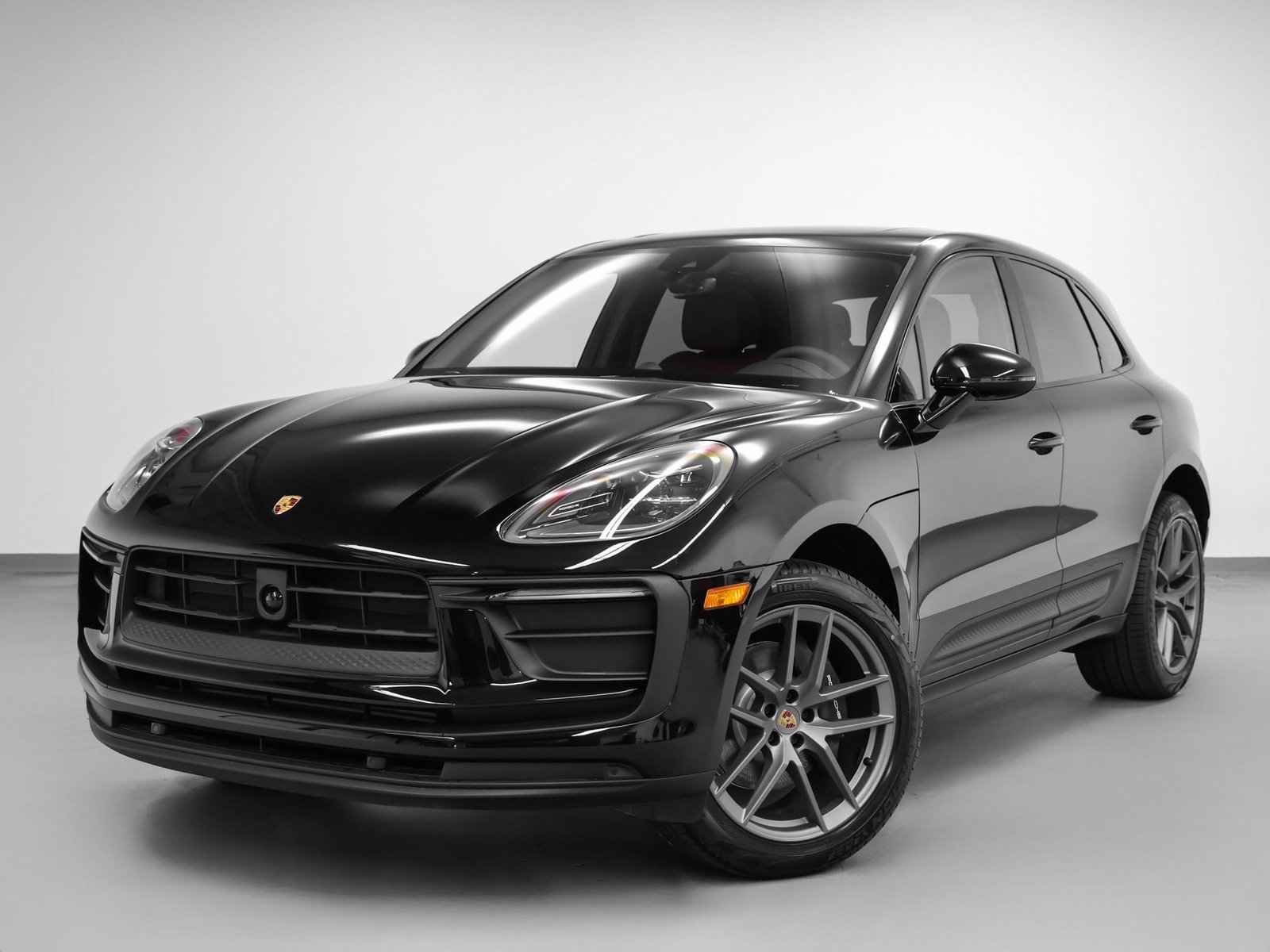 Used 2025 Porsche Macan image 1