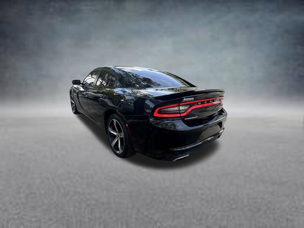 Used 2017 Dodge Charger SE RWD image 5