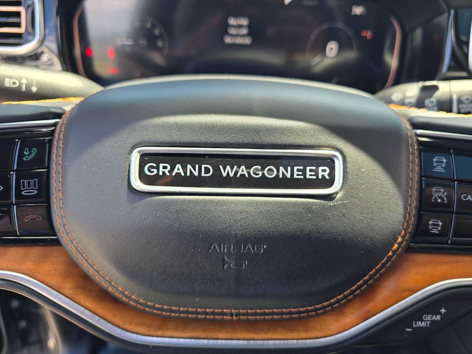 Used 2022 Jeep Grand Wagoneer Series III w/ Rear Seat Video Group 1 AWD/4WD image 26