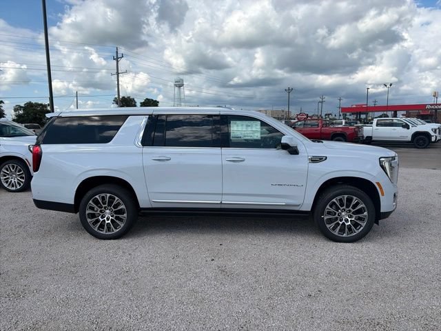 New 2026 GMC Yukon XL Denali w/ Denali Reserve Package AWD/4WD image 7