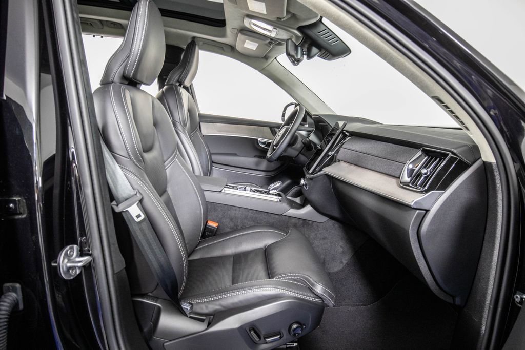 Used 2026 Volvo XC90 B6 Ultra w/ Lounge Package image 10