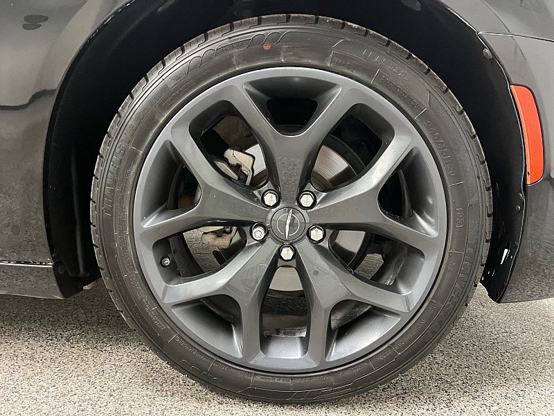 Used 2022 Chrysler 300 Touring w/ Sport Appearance Package image 27