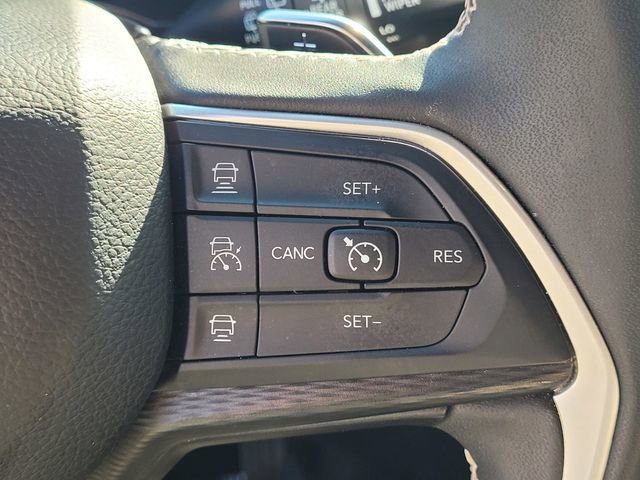 Used 2024 Jeep Grand Cherokee L Laredo image 16