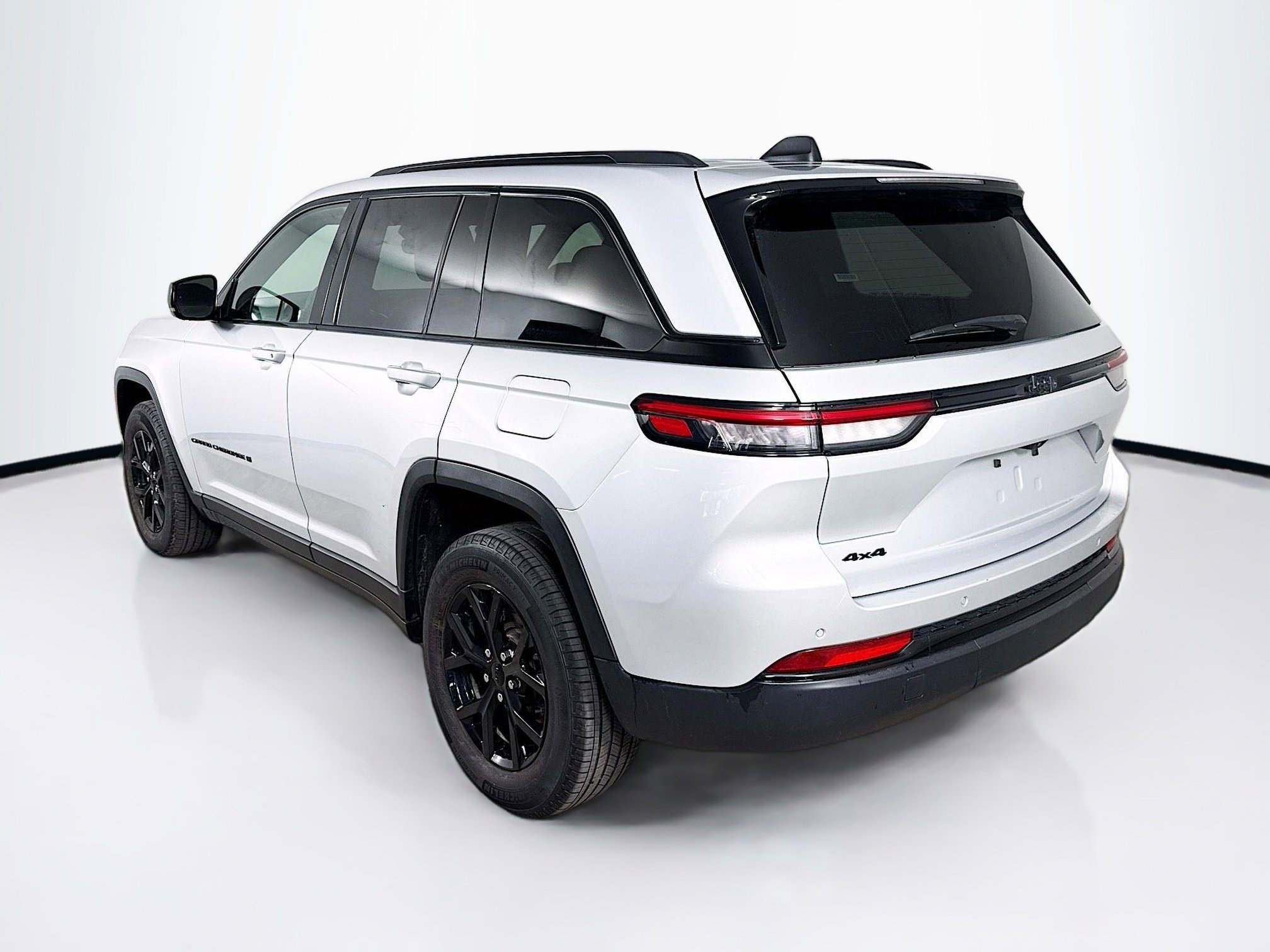 Used 2024 Jeep Grand Cherokee Altitude image 29