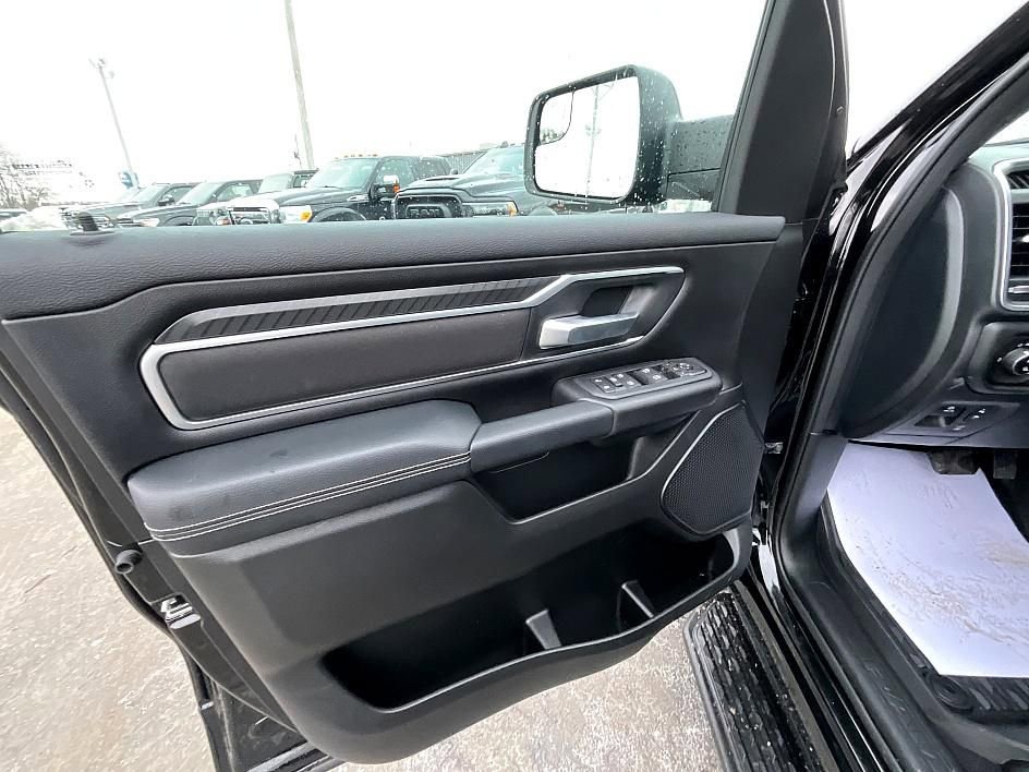 New 2026 RAM 1500 4x4 Crew Cab image 11