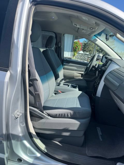 Used 2008 Dodge Grand Caravan SXT w/ Entertainment Group 2 FWD image 35