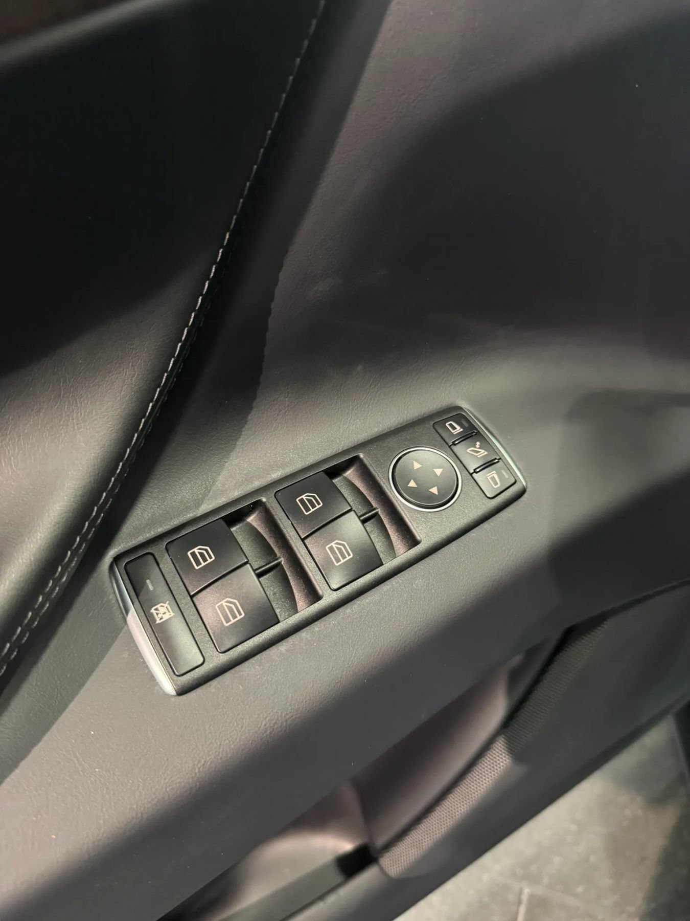 Used 2018 Tesla Model X 75D AWD/4WD image 27