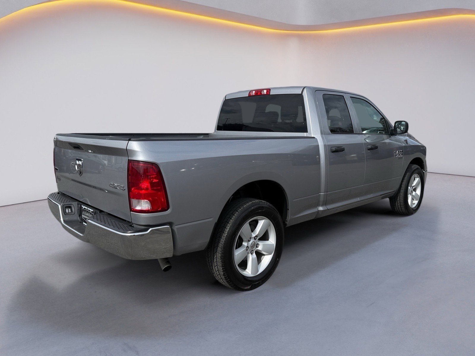 Used 2024 RAM 1500 Classic SLT image 3