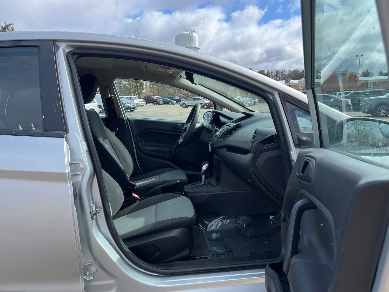 Used 2015 Ford Fiesta S image 35