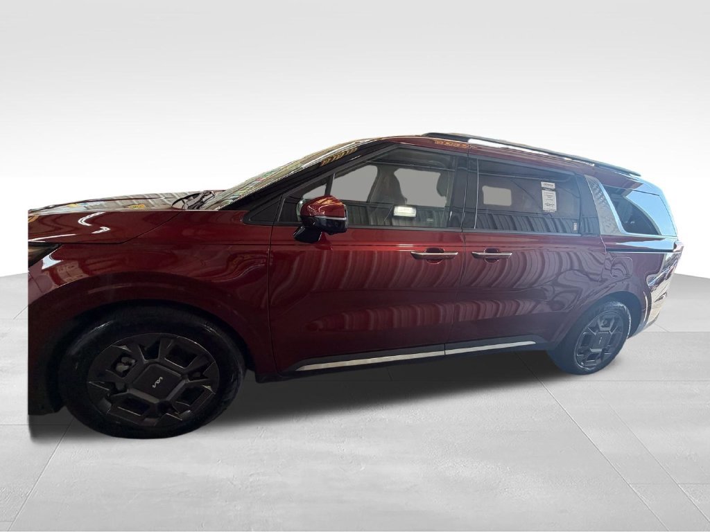 Certified 2025 Kia Carnival SX FWD image 2