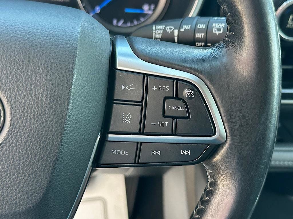 Certified 2020 Toyota Highlander XLE AWD/4WD image 21