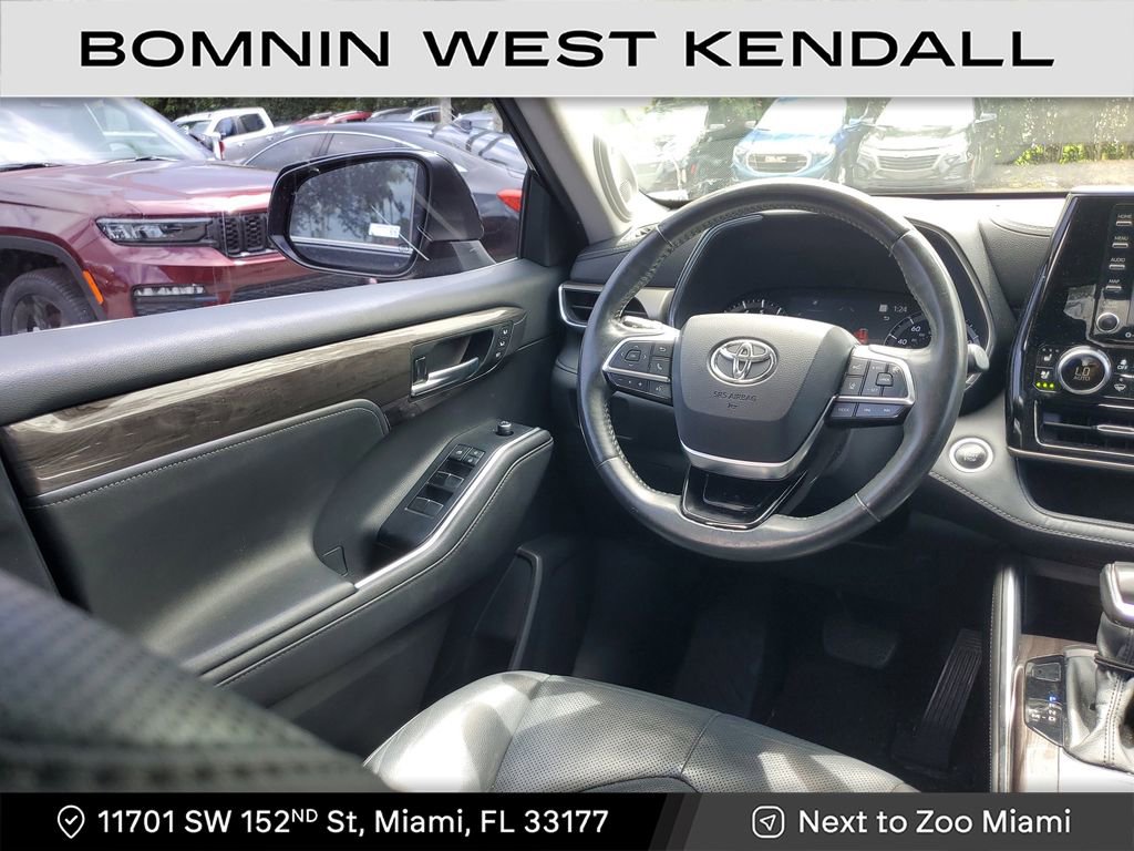 Used 2020 Toyota Highlander Limited image 16