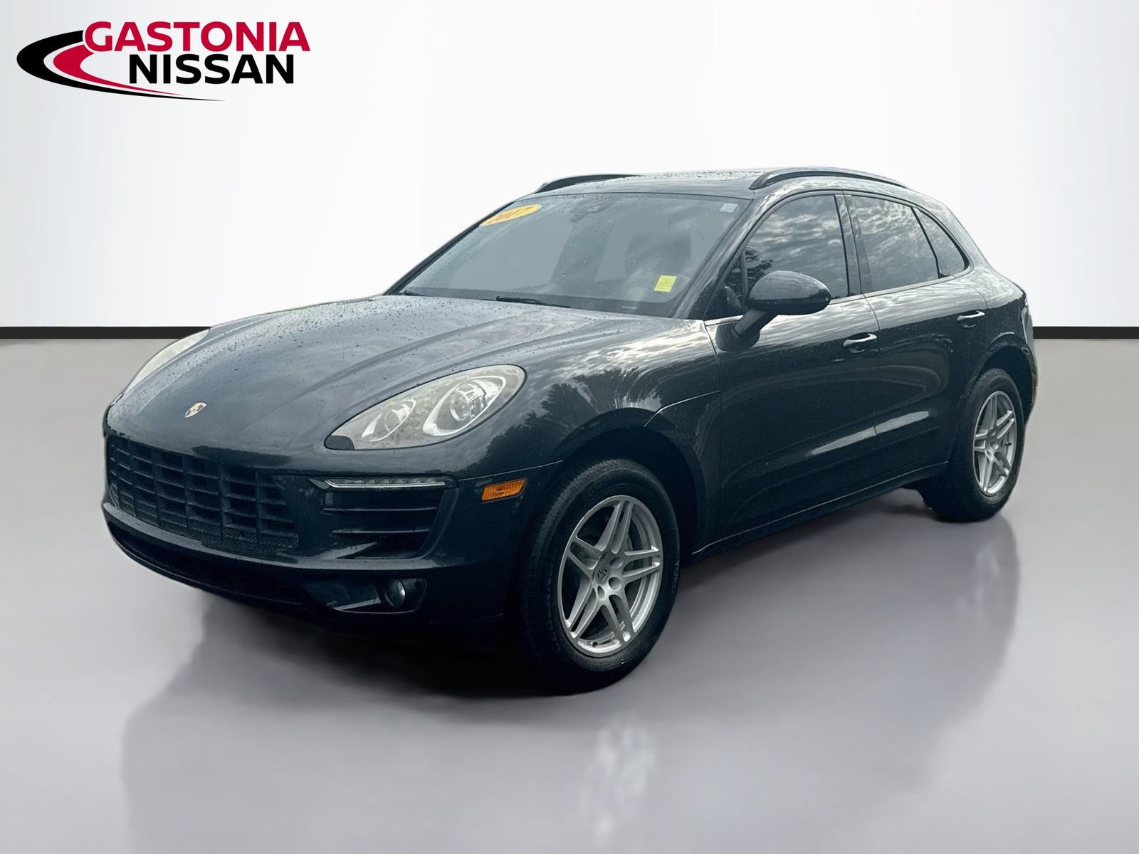 Used 2017 Porsche Macan AWD/4WD image 3