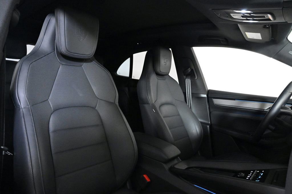 Certified 2025 Porsche Macan 4 Electric image 18