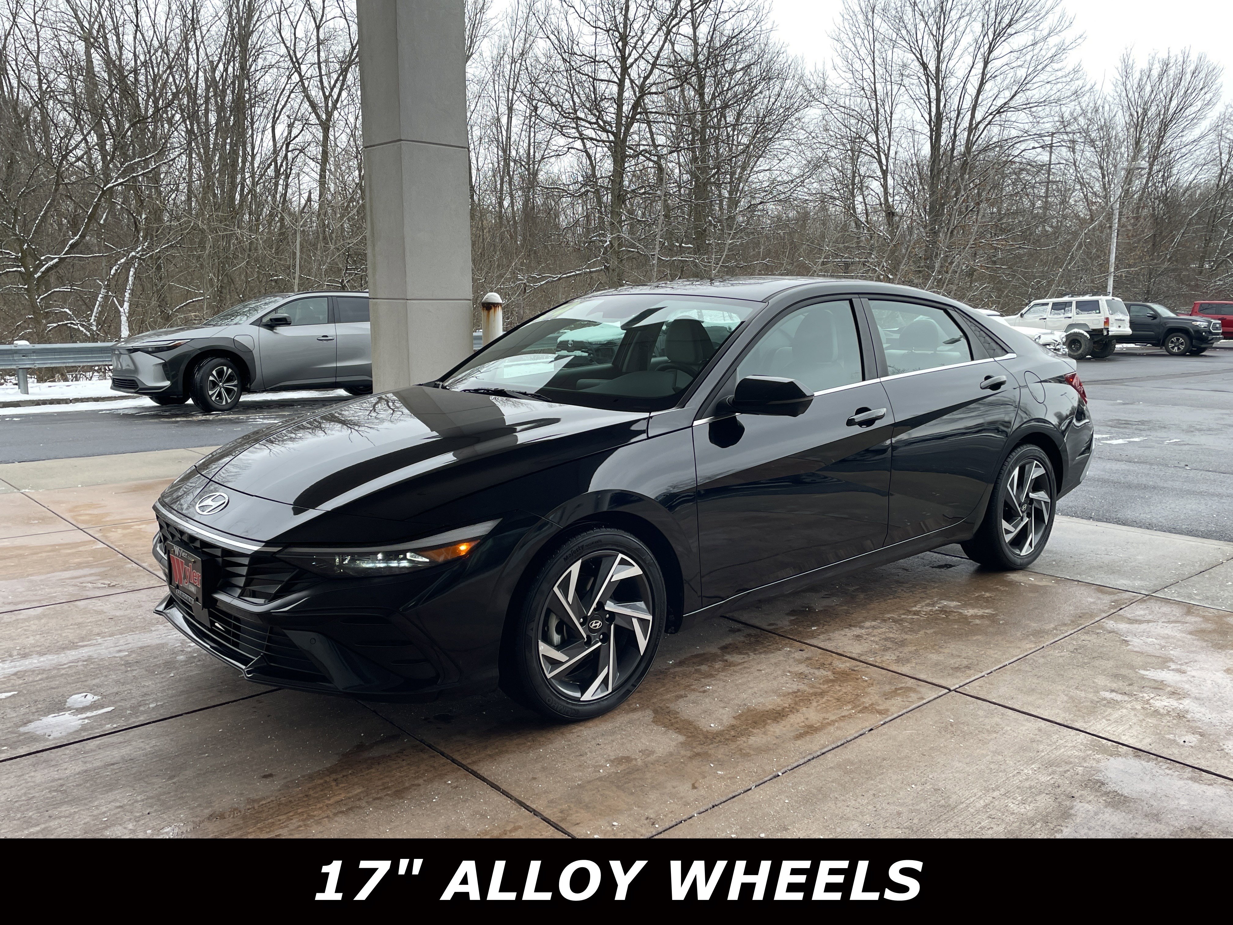 Used 2024 Hyundai Elantra Limited image 3