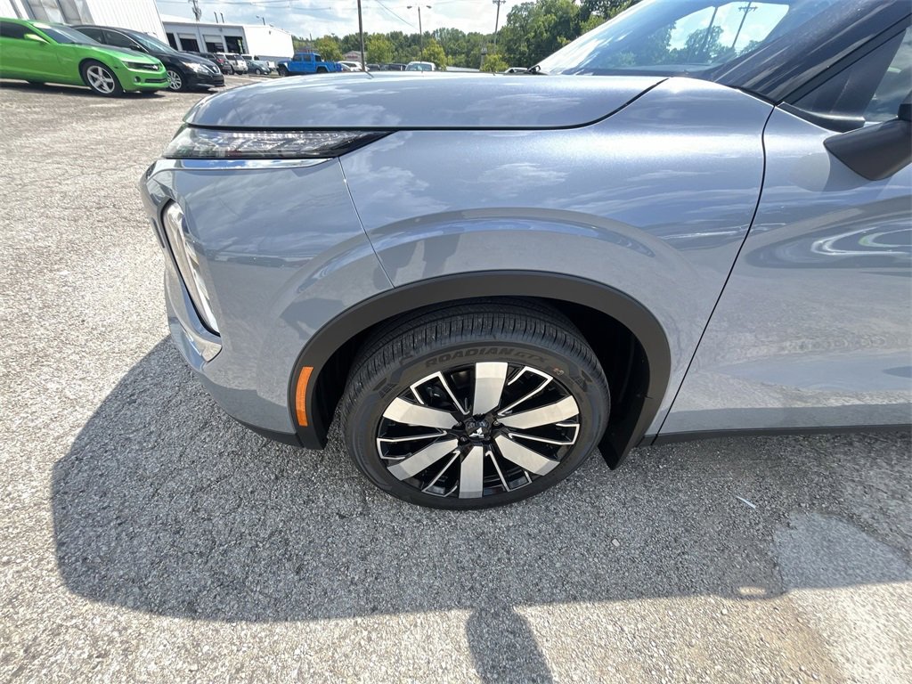 New 2025 Mitsubishi Outlander SE image 10