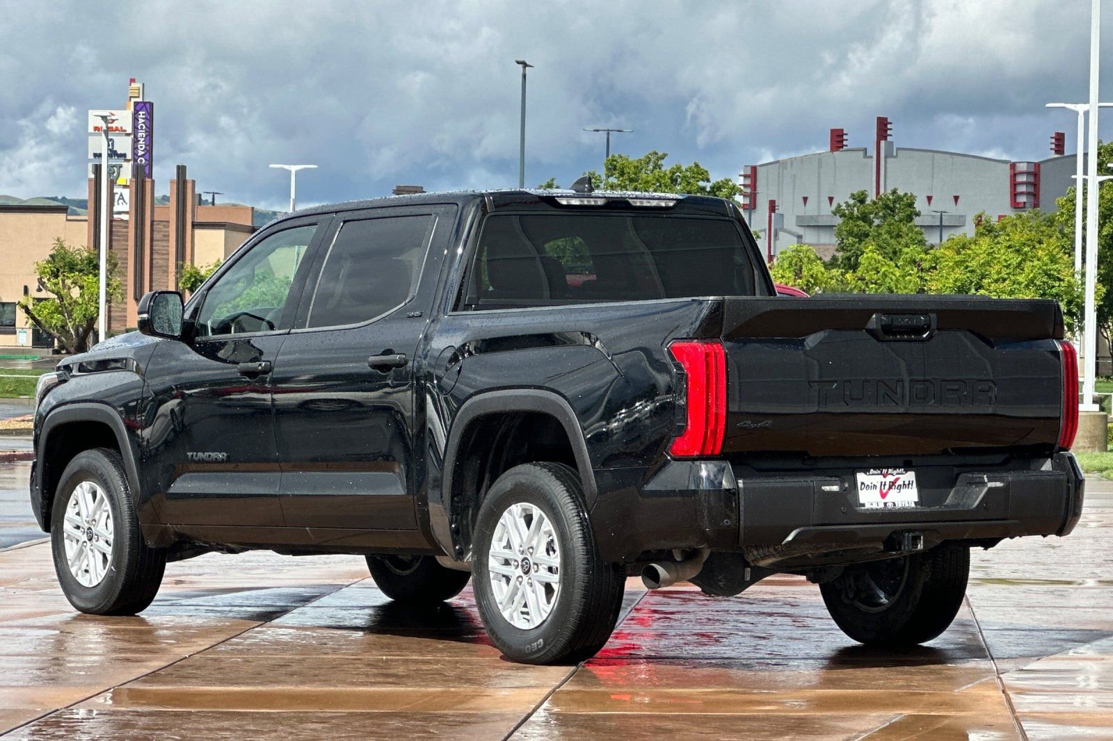 Used 2023 Toyota Tundra SR5 w/ SR5 Convenience Package AWD/4WD image 6