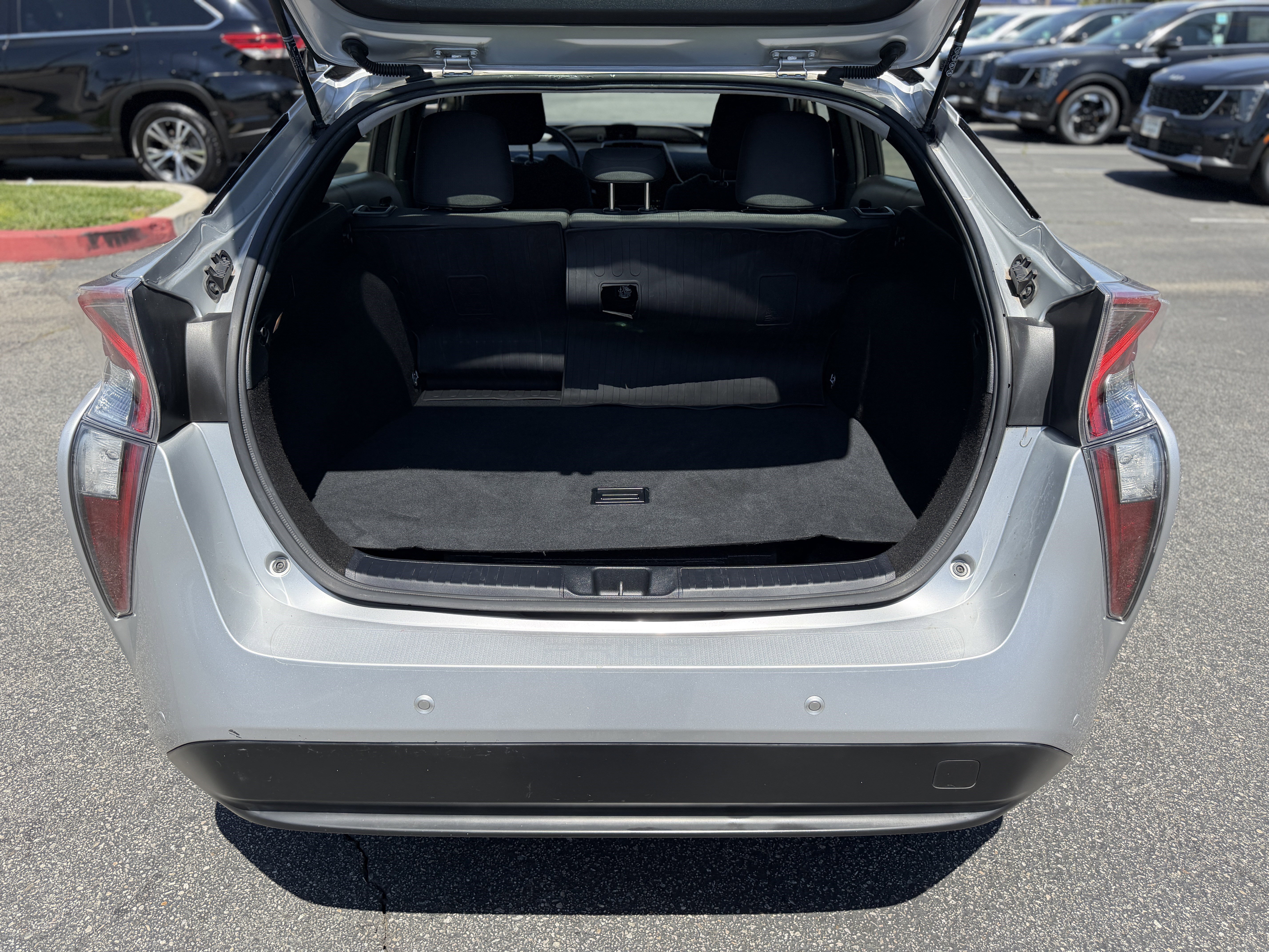 Used 2017 Toyota Prius Two w/ Prius Two Safety Plus Package FWD image 10