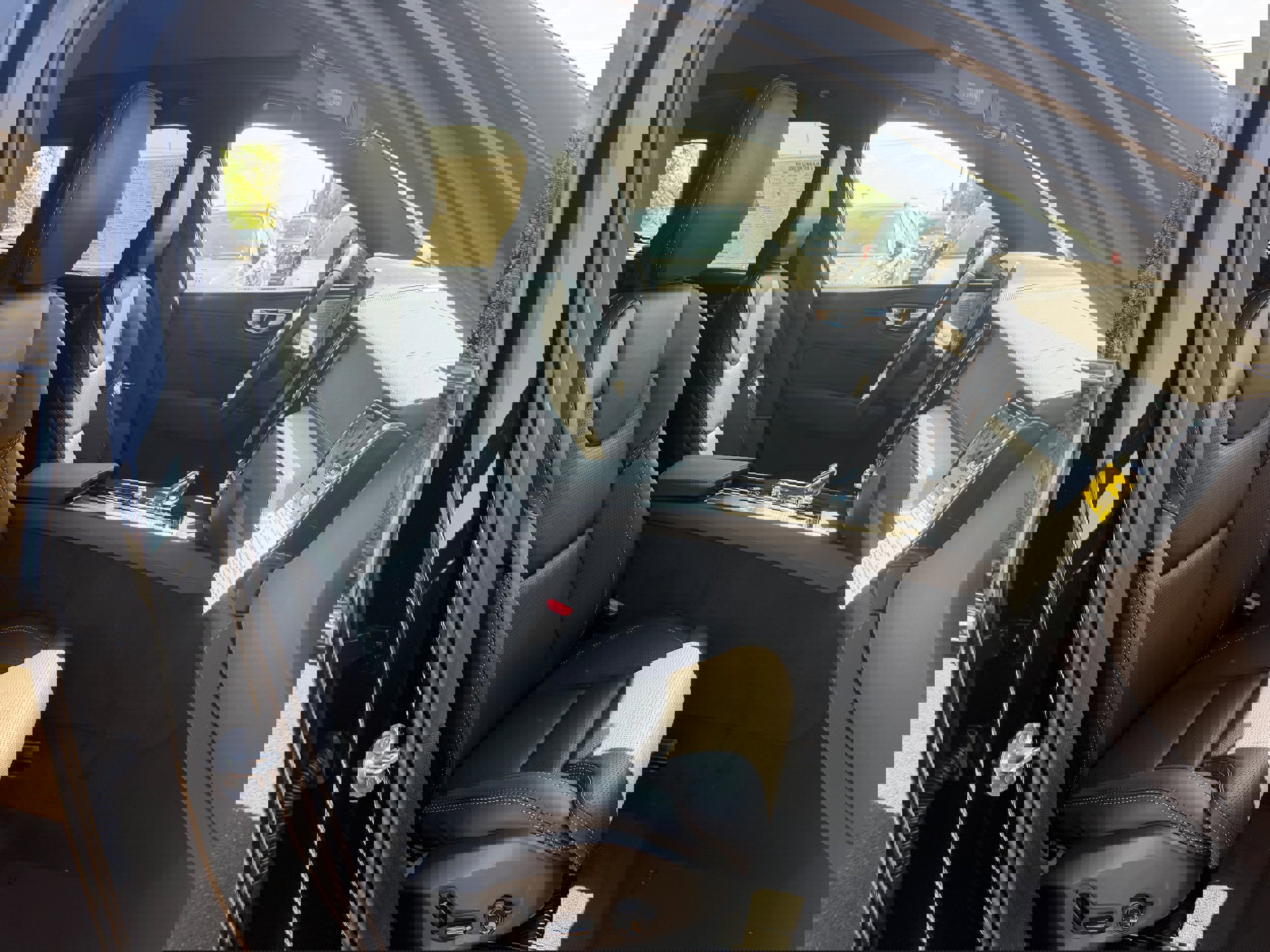 New 2026 Volvo XC60 B5 Ultra w/ Protection Package Premier image 8