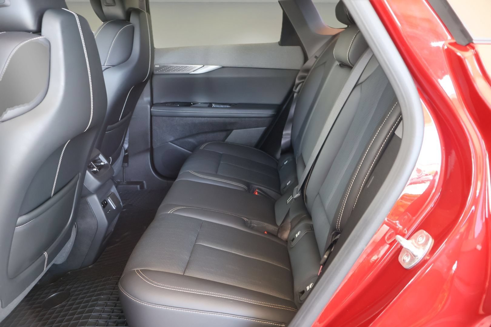 Certified 2025 Cadillac Optiq Sport 2 w/ LPO, Floor Liner Package AWD/4WD image 13