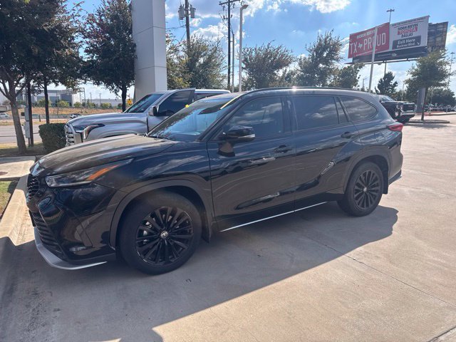 Used 2023 Toyota Highlander XSE FWD image 1