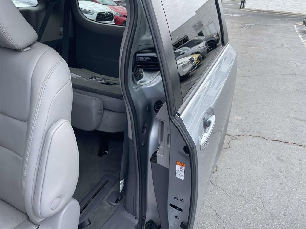 Used 2018 Toyota Sienna XLE Premium image 19