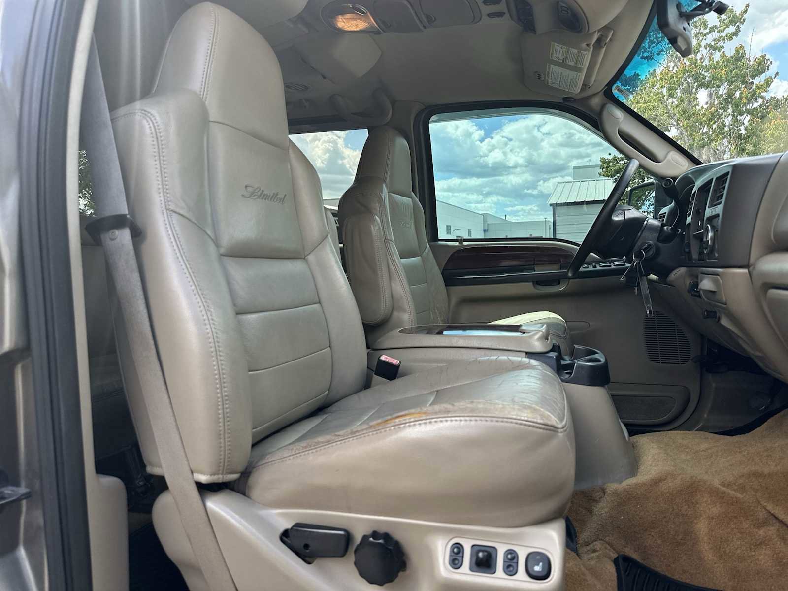 Used 2005 Ford Excursion Limited AWD/4WD image 19