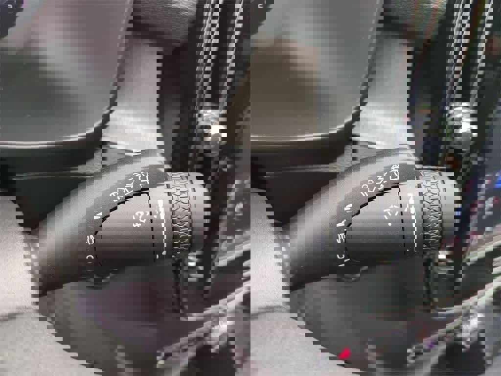 Used 2023 Volvo XC40 B5 Ultimate w/ Protection Package Premier image 18