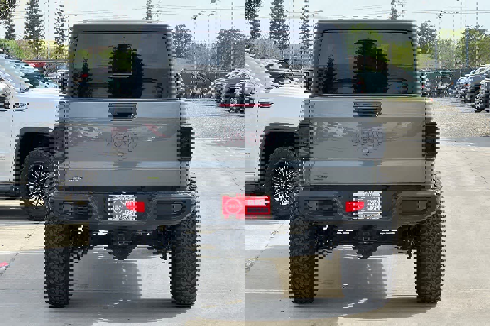 Used 2022 Jeep Gladiator Overland w/ Popular Equipment Package image 8