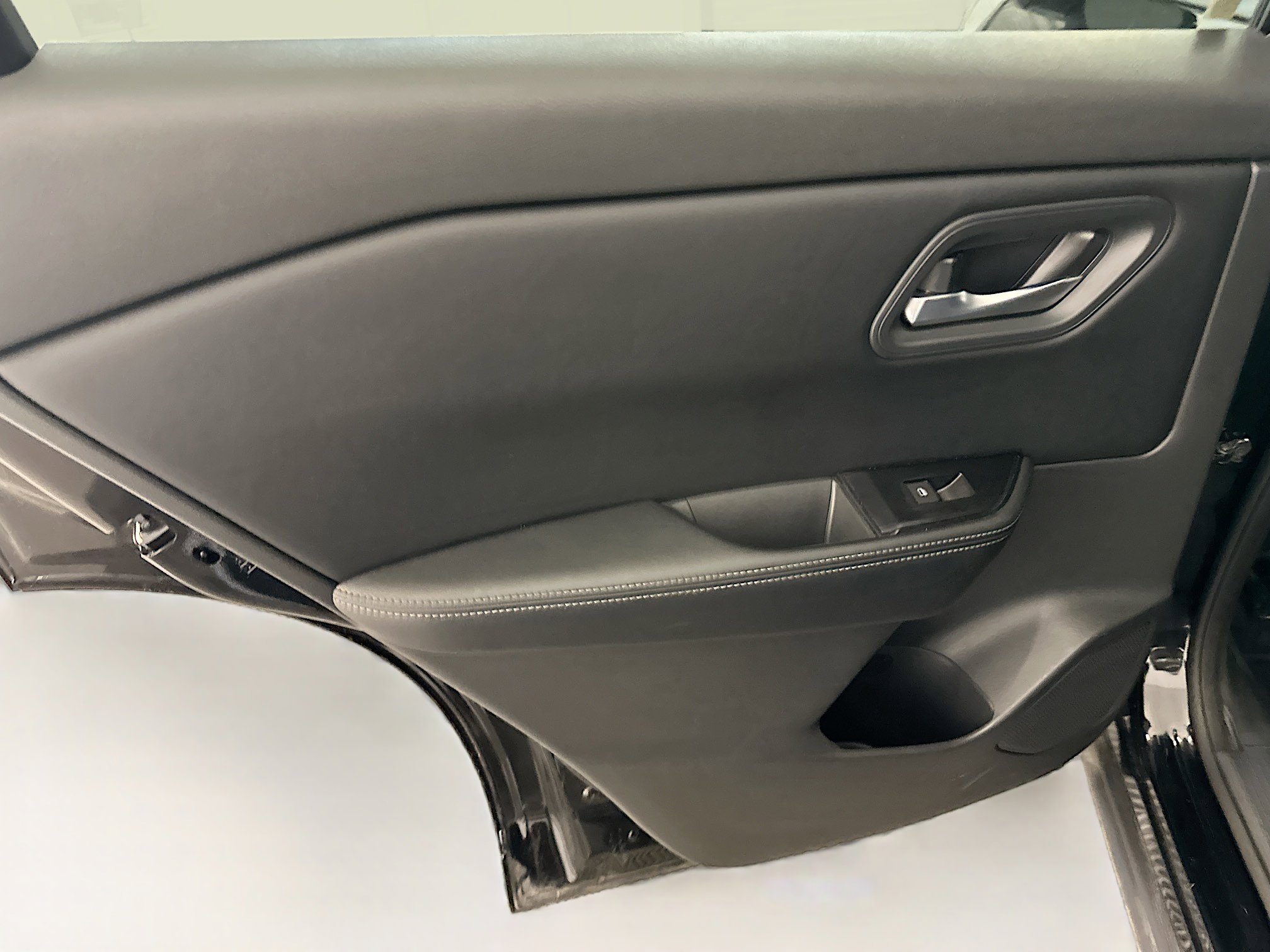 Used 2025 Nissan Rogue SV image 26