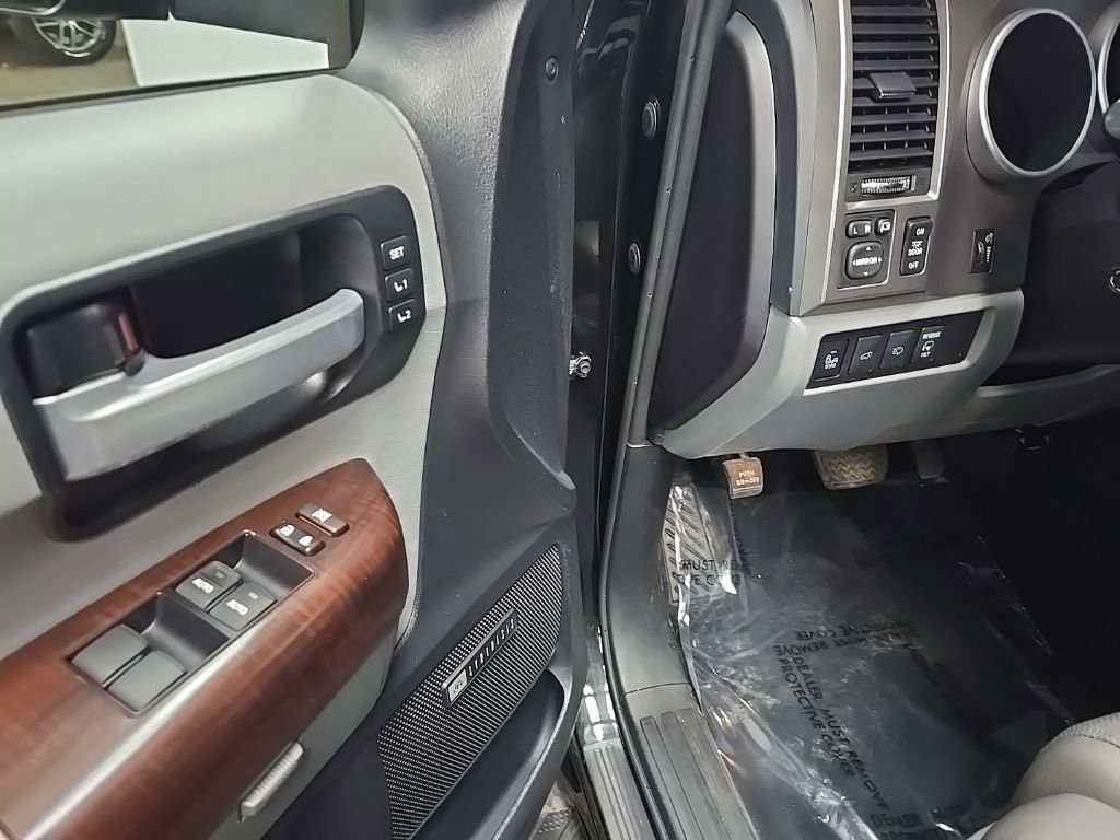 Used 2016 Toyota Sequoia Platinum image 28