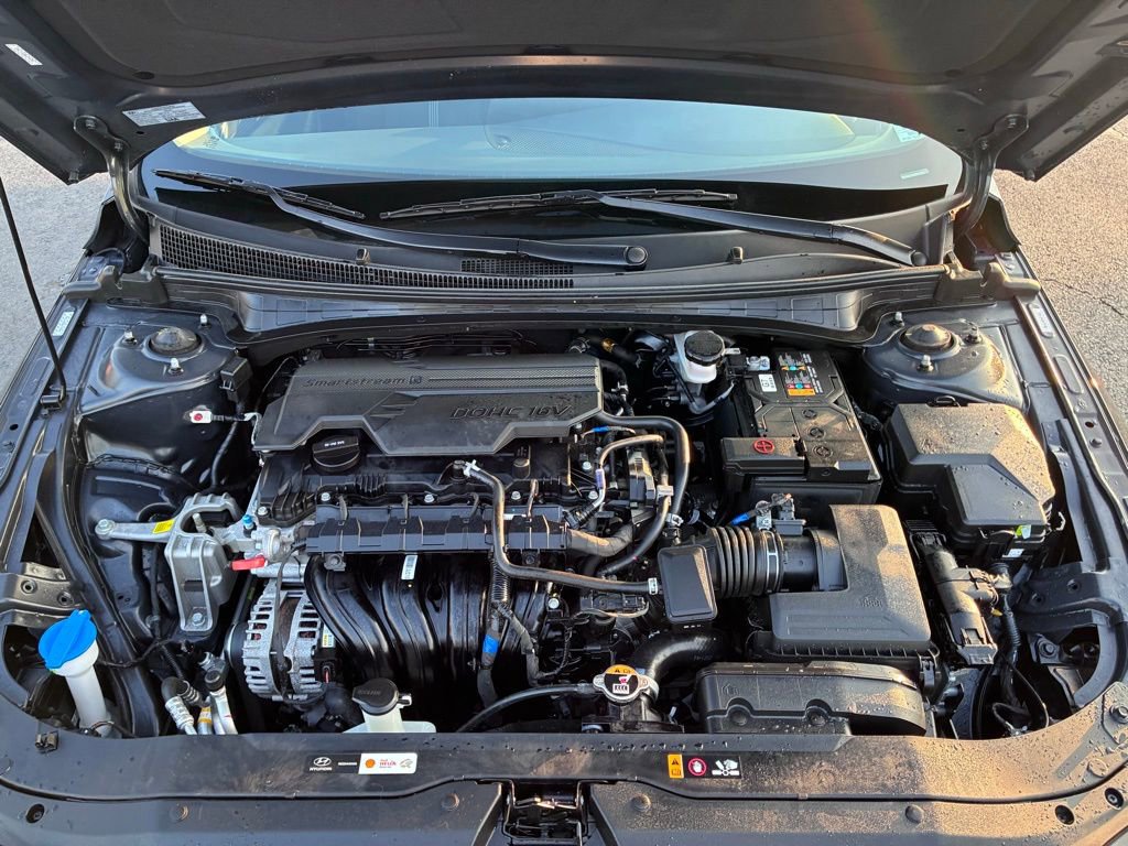 Used 2024 Hyundai Elantra SE FWD image 9