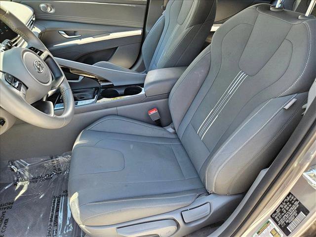 Used 2023 Hyundai Elantra SEL w/ Convenience Package FWD image 16