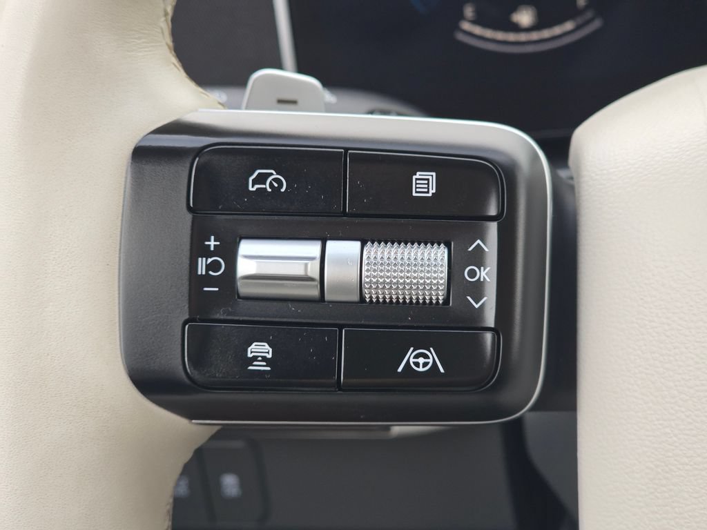 Used 2025 Hyundai Santa Fe SEL FWD image 30