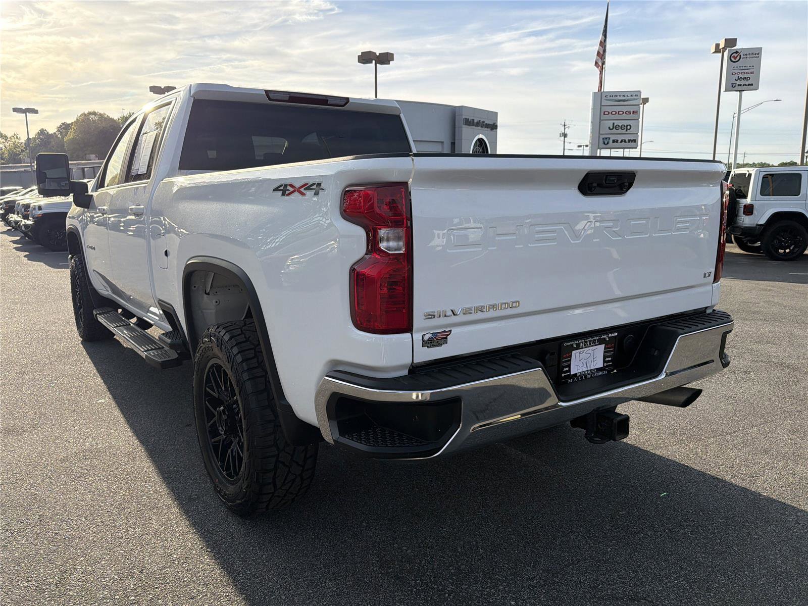 Used 2025 Chevrolet Silverado 2500 LT w/ Convenience Package AWD/4WD image 8