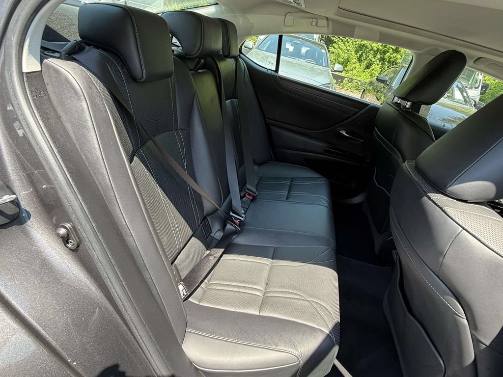 Used 2022 Lexus ES 350 w/ Luxury Package FWD image 10