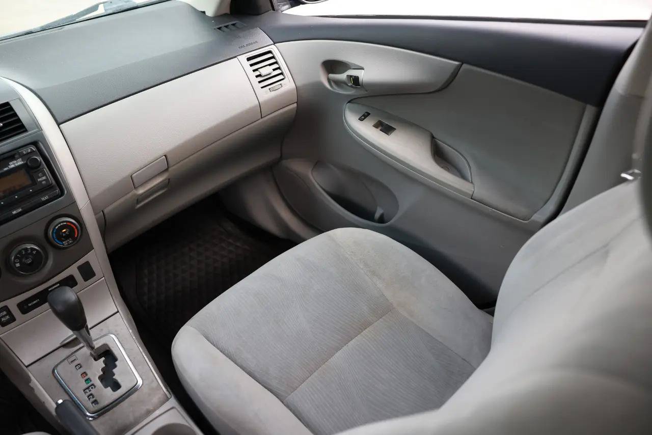 Used 2012 Toyota Corolla LE FWD image 22