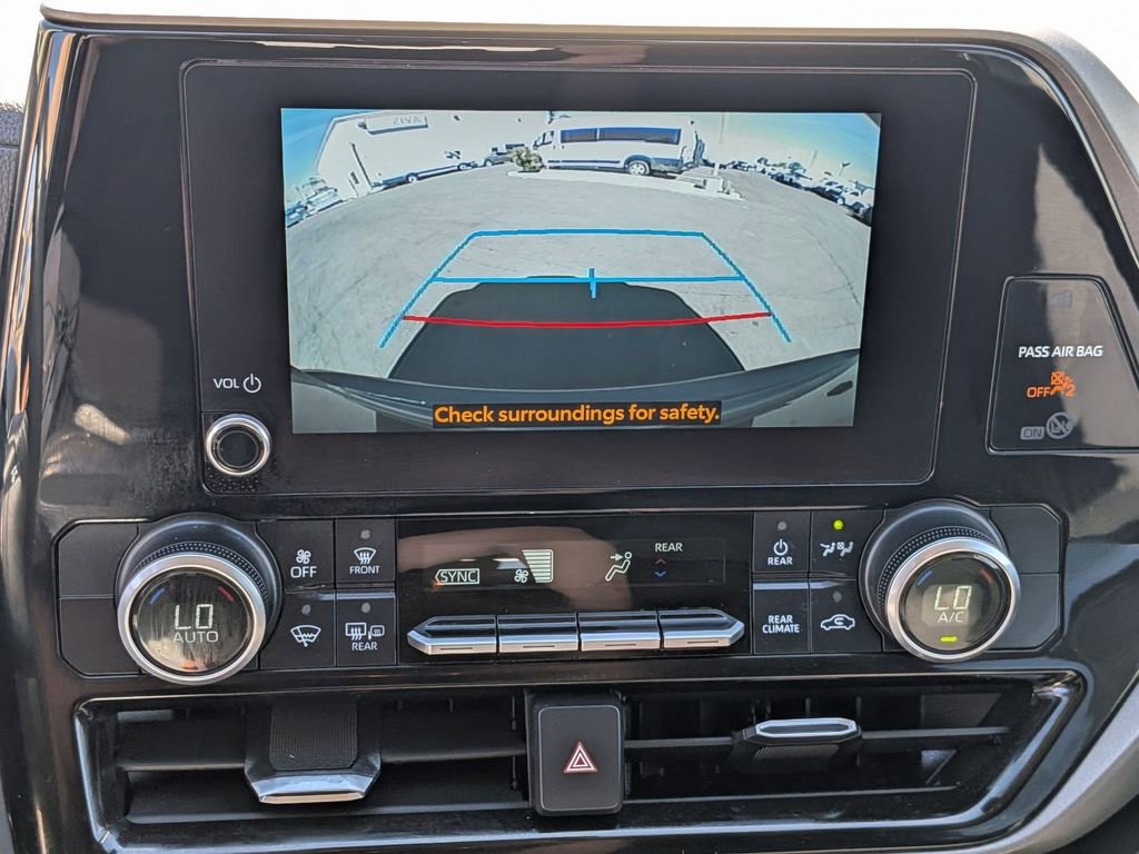 Used 2024 Toyota Highlander LE image 18